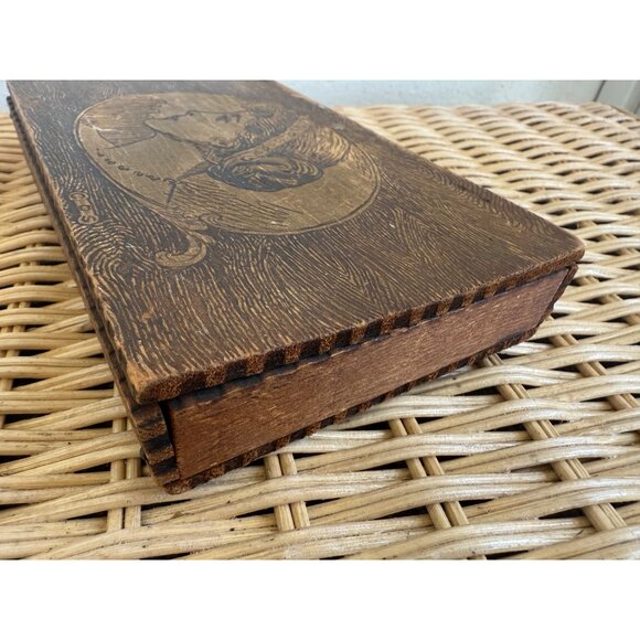 Antique 1910s Flemish Art Pyrography Box Art Nouveau Womans profile - Picture 3 of 9